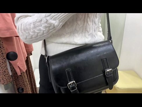 ❤️ 試着室でディルドを使った若い雌犬フェラルベリーの公開オナニー ❤ 美女ポルノ ❌️❤